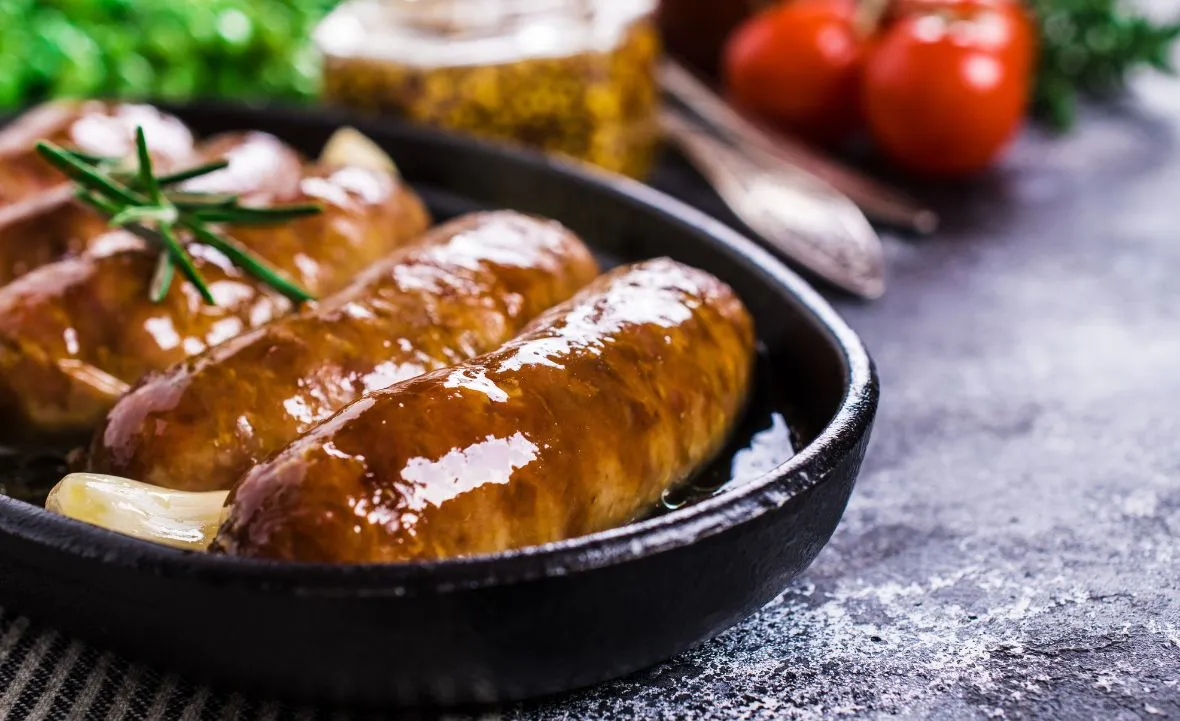 Co zrobić z białej kiełbasy na obiad - pyszne przepisy na dania