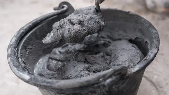 Ile wody do zaprawy murarskiej? Klucz do idealnej mieszanki