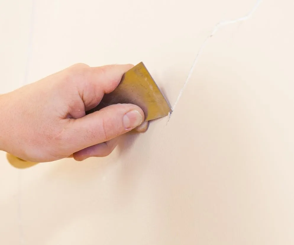 Jak usunąć pęknięcia na ścianie - proste metody naprawy i porady Jak usunąć pęknięcia na ścianie - proste metody naprawy i porady