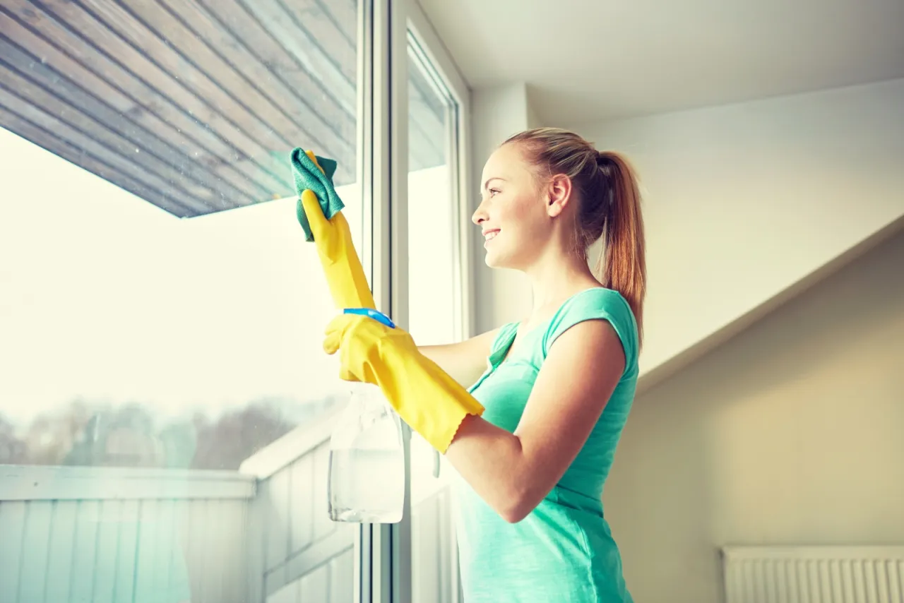 Czym uszczelnić szyby w oknach, aby uniknąć strat ciepła?