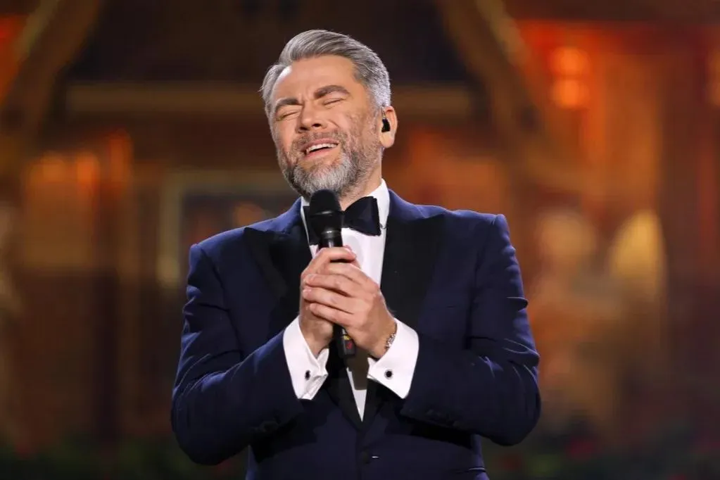 Kto śpiewa małe szczęścia? Poznaj artystę i historię tego przeboju Kto śpiewa małe szczęścia? Poznaj artystę i historię tego przeboju