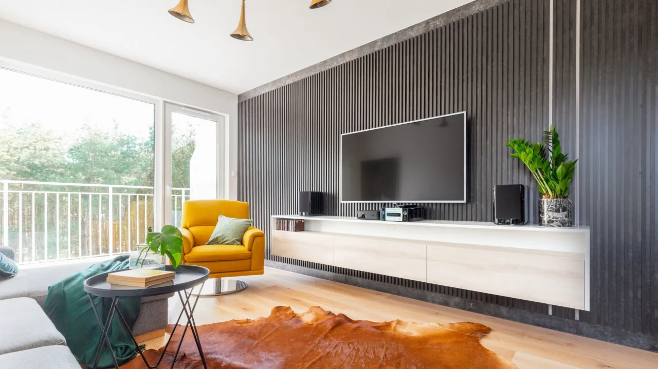 Stylowe dekoracje ścienne w salonie, które zachwycą każdego gościa