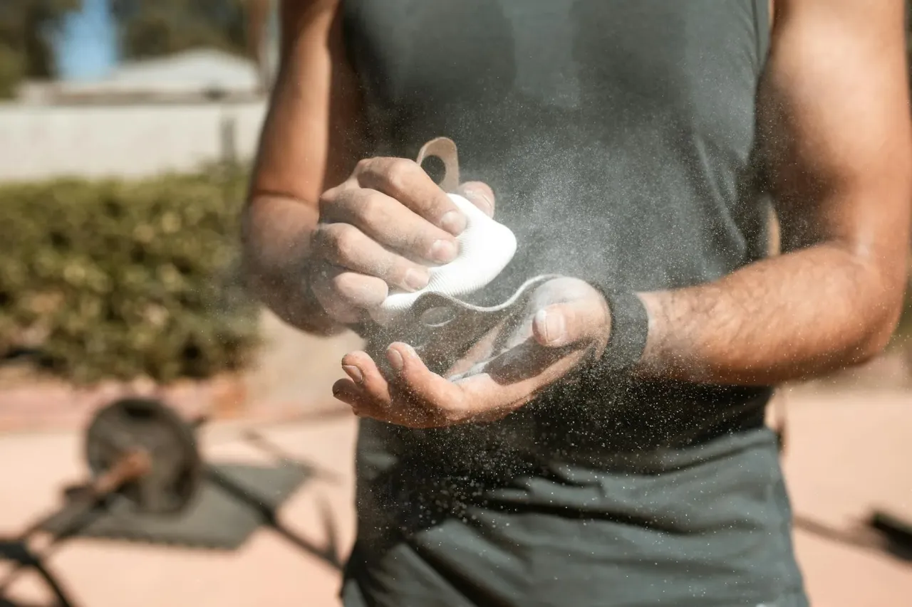 Magnezja sportowa: Co to jest i jak poprawić chwyt? Przewodnik Magnezja sportowa: Co to jest i jak poprawić chwyt? Przewodnik