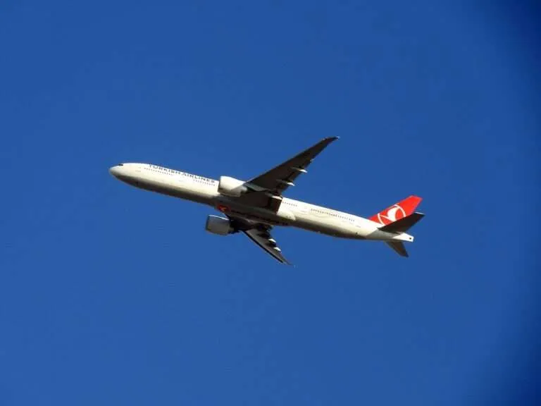 Ile trwa lot z Polski do Turcji? Sprawdź czas przelotu i trasy