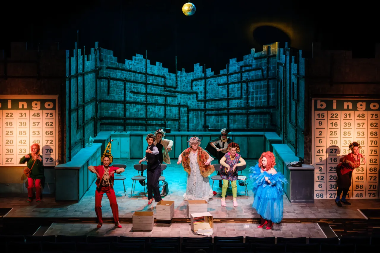 Spektakl Białystok: Aż Kobieta – nie przegap tej wyjątkowej sztuki