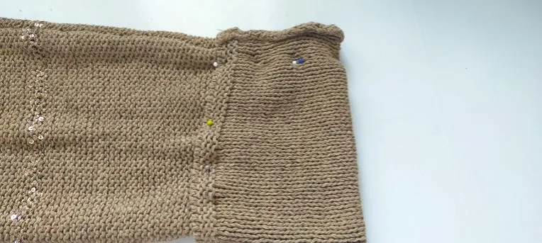 Jak skrócić rękawy w dzianinie? Zrób to sam! Poradnik DIY