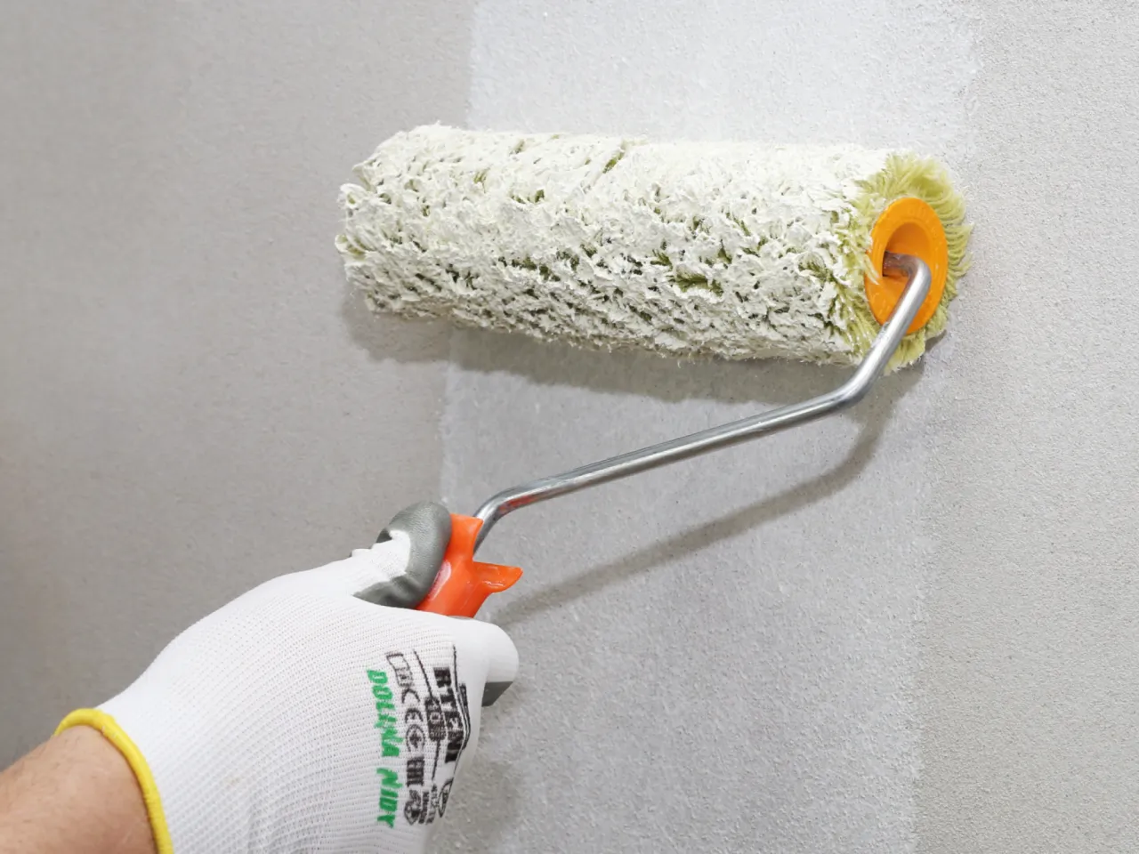 Gładź szpachlowa do czego służy? Odkryj jej kluczowe zastosowania