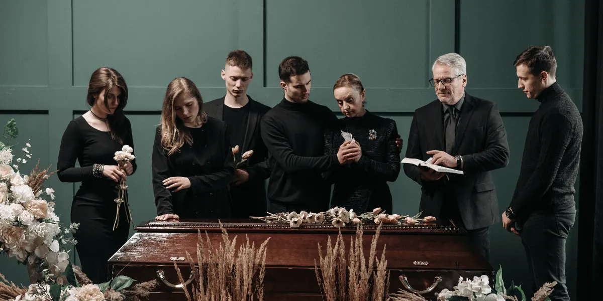 Co założyć na pogrzeb - eleganckie i odpowiednie ubranie dla mężczyzny