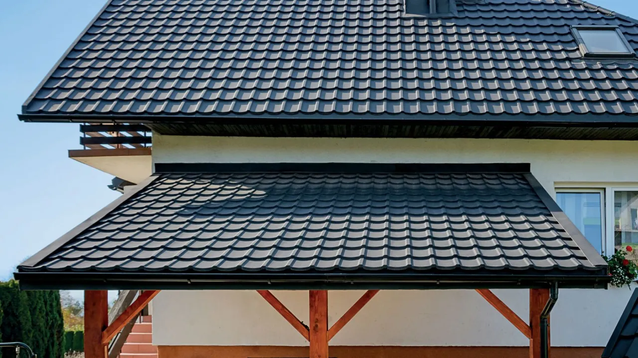 Pleksa na dachy – poznaj jej zalety, koszty i sposoby montażu Pleksa na dachy – poznaj jej zalety, koszty i sposoby montażu