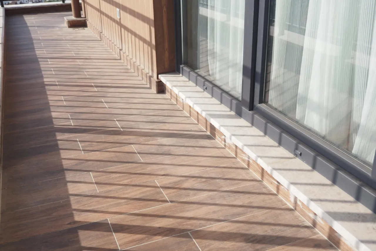 Jaka fuga na taras zewnętrzny - Poradnik eksperta, trwałość i estetyka