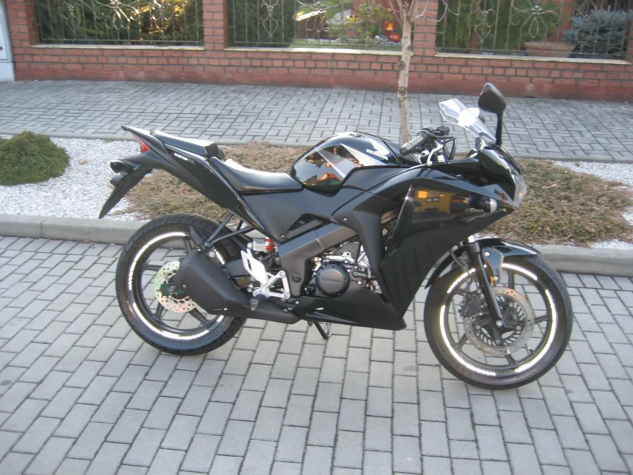 Pojemność baku Honda CBR 125 - co musisz wiedzieć, aby nie przepłacać