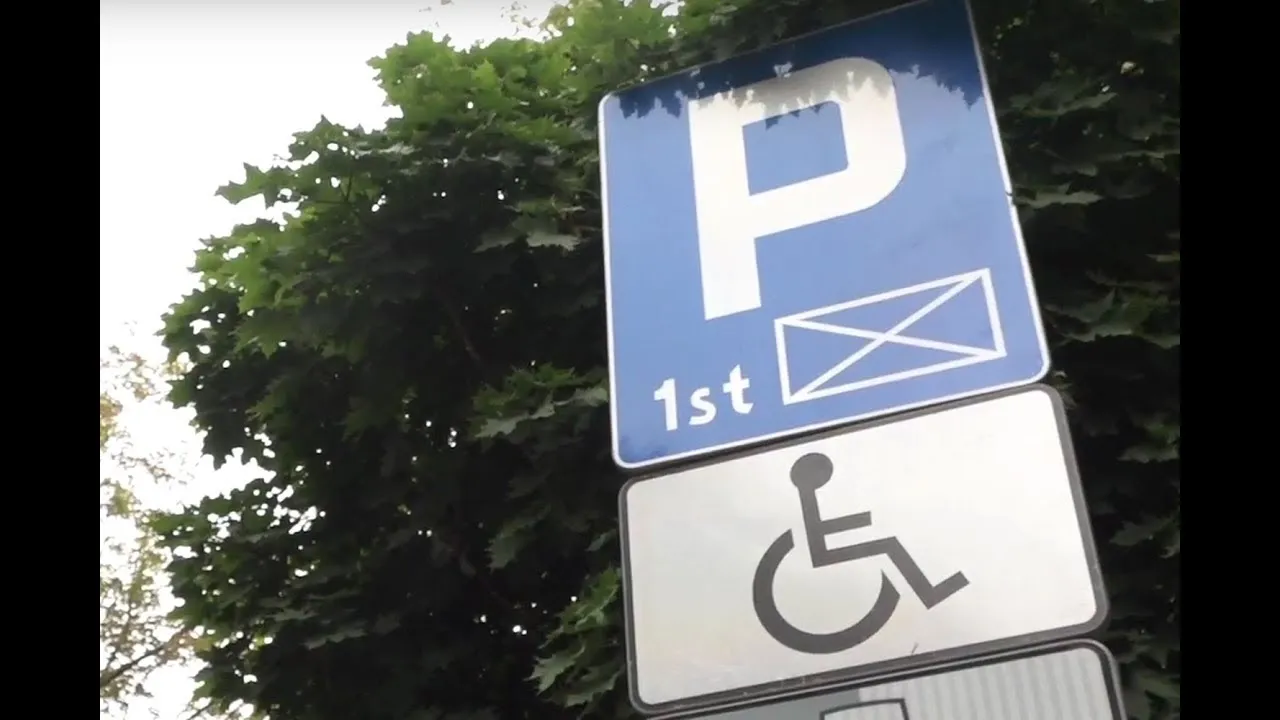 Miejsce dla niepełnosprawnych przed czy za znakiem – co musisz wiedzieć