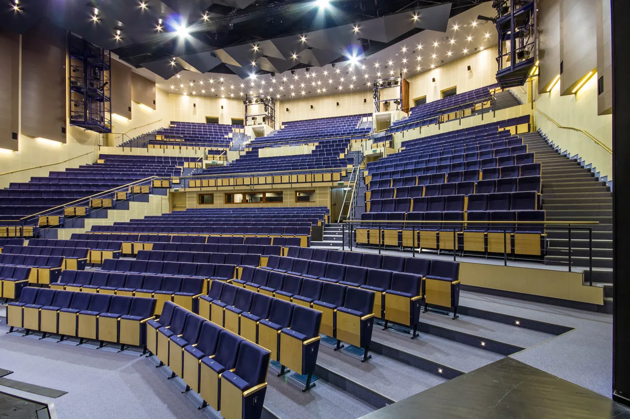 Teatr Muzyczny Gdynia: ile miejsc na widowni? Sprawdź!