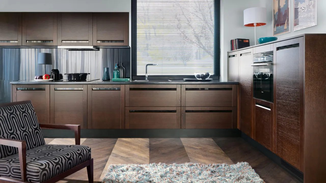 Jak zabudować okno w kuchni, by zwiększyć funkcjonalność i styl