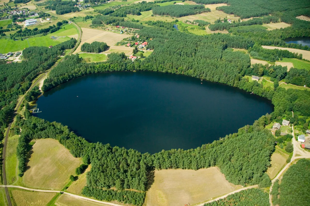 Jezioro Skrzynki Duże: Atrakcje, nurkowanie i wędkarstwo w regionie