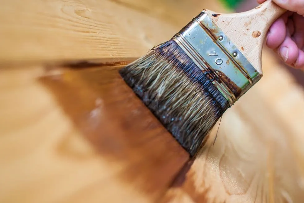 Czy można pomalować boazerię? Najlepsze metody i farby do renowacji.