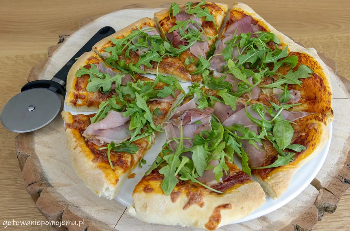 Ciasto na pizzę jak z pizzerii - sekrety idealnego przepisu w domu