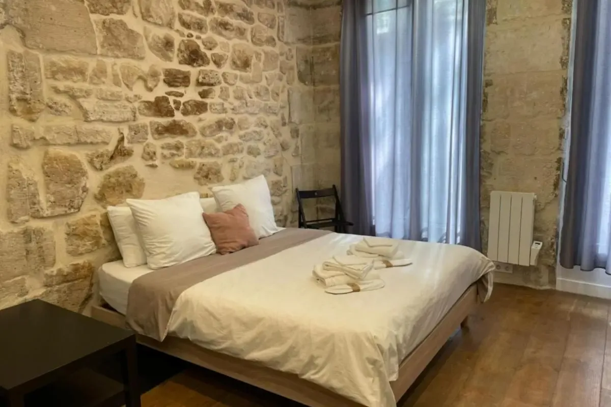 Najlepsze dzielnice Paryża na nocleg - unikaj drobnych pułapek