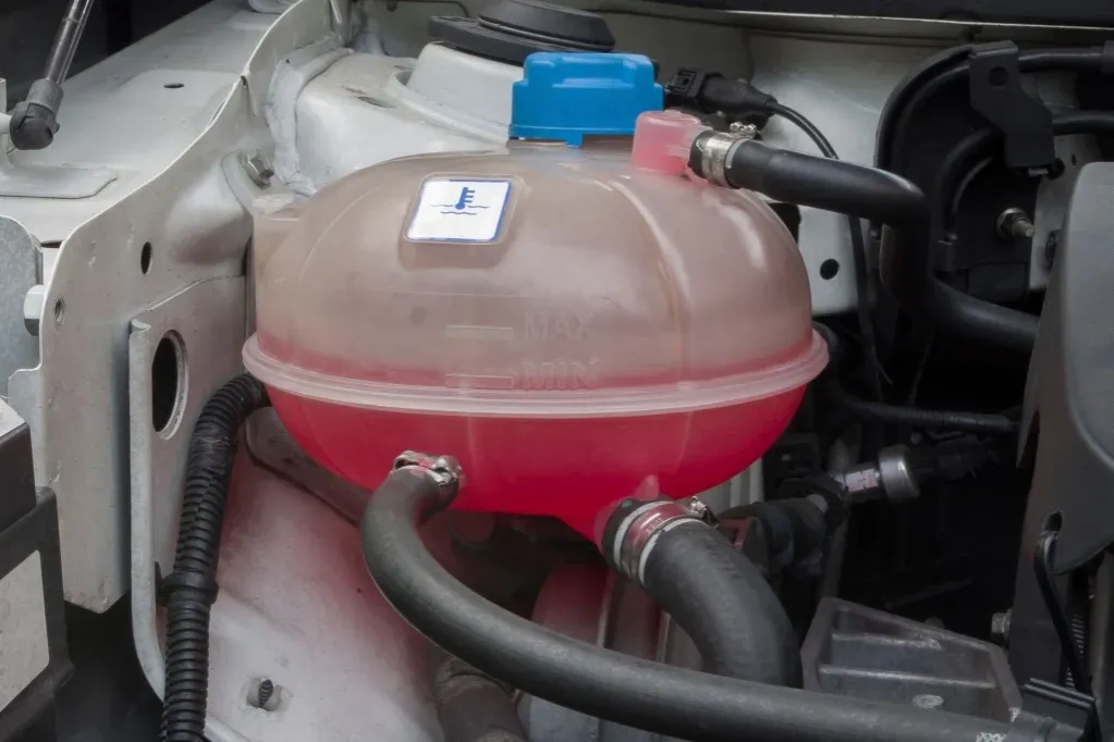 Jak prawidłowo rozcieńczyć koncentrat do chłodnic ile wody użyć? Jak prawidłowo rozcieńczyć koncentrat do chłodnic ile wody użyć?