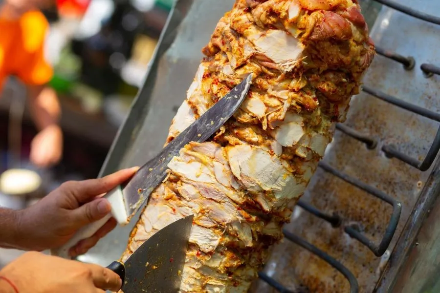 Ile kalorii ma kebab z kurczakiem? Zaskakujące różnice w kaloryczności