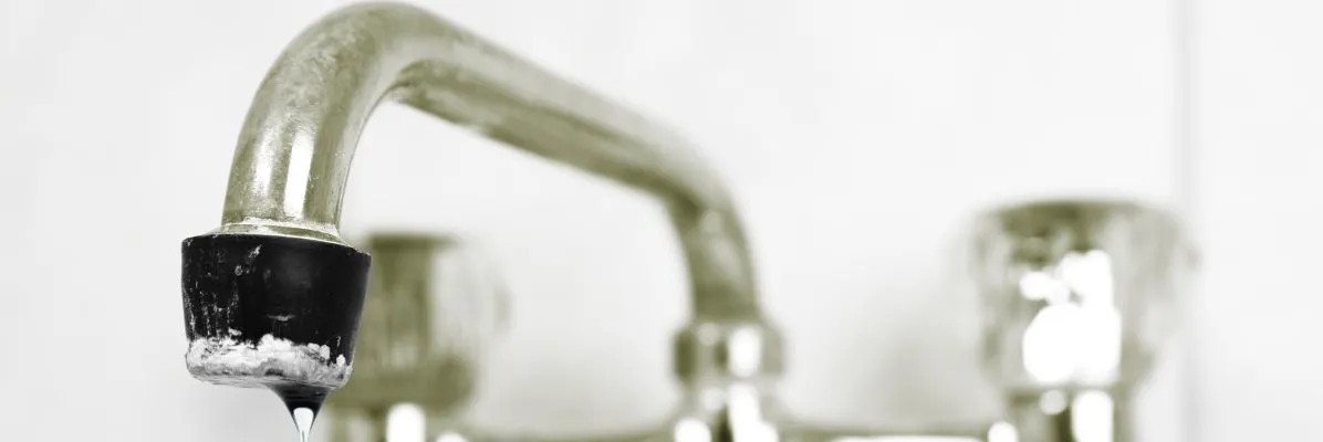 Jak uszczelnić kran: skuteczne sposoby na cieknący kran w domu