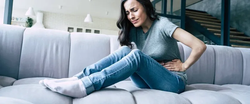 Domowe sposoby na ból brzucha: Szybka ulga i kiedy iść do lekarza