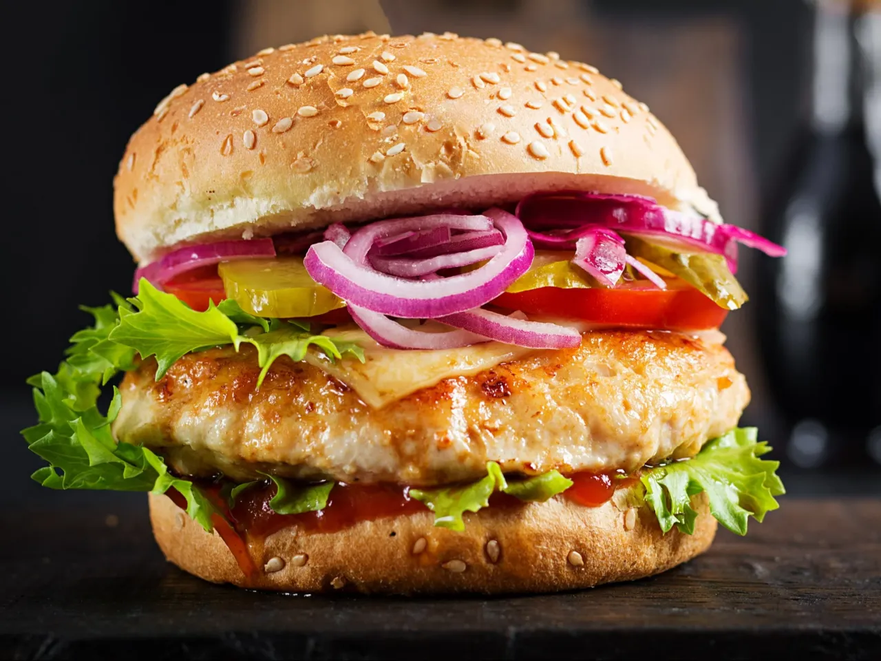 Ile kalorii ma hamburger? Sprawdź fakty i zdrowsze wersje Ile kalorii ma hamburger? Sprawdź fakty i zdrowsze wersje