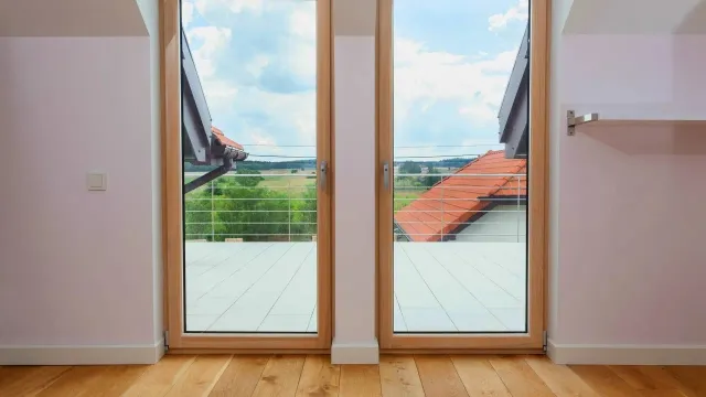 Ile kosztują okna do domu? Poznaj ukryte koszty i oszczędności