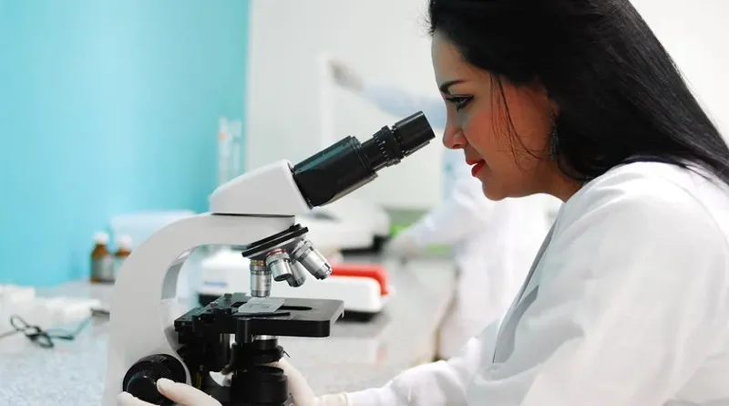 Biologia sądowa czy warto? Odkryj zalety i wady tego kierunku