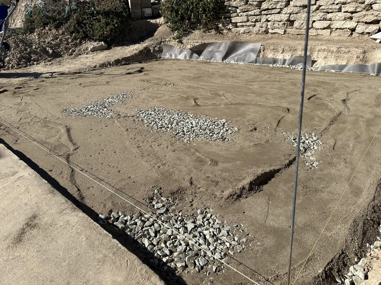 Jak zagęścić żwir skutecznie: unikaj błędów i osiągnij najlepsze efekty