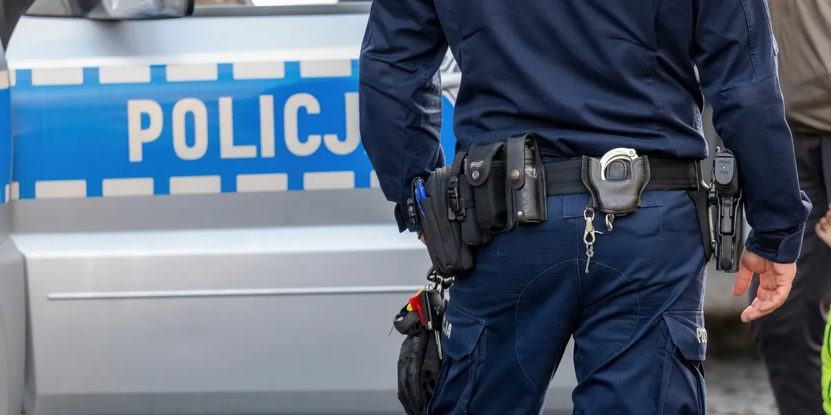 Kto jest zwolniony z alarmu w policji? Zasady i wyjątki dla rodziców