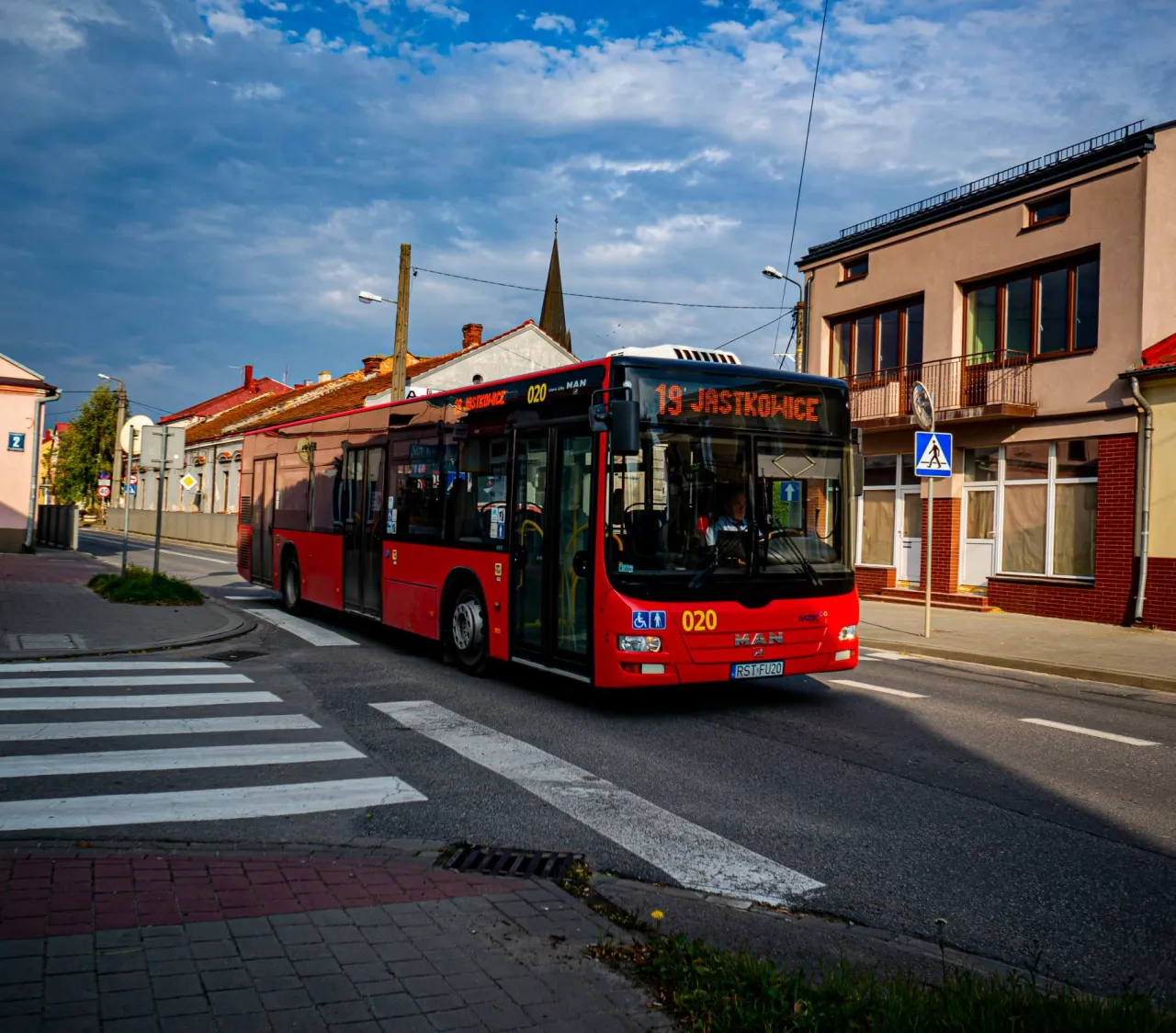 Gdzie w Stalowej Woli zatrzymuje się autobus komunikacji zastępczej PKP? Sprawdź aktualne przystanki