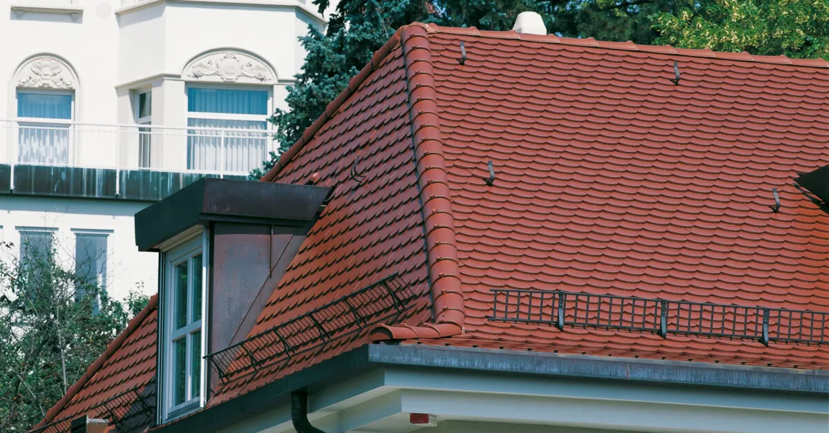 Ile dachówek karpiówek w koronkę potrzebujesz na m2? Obliczenia i porady