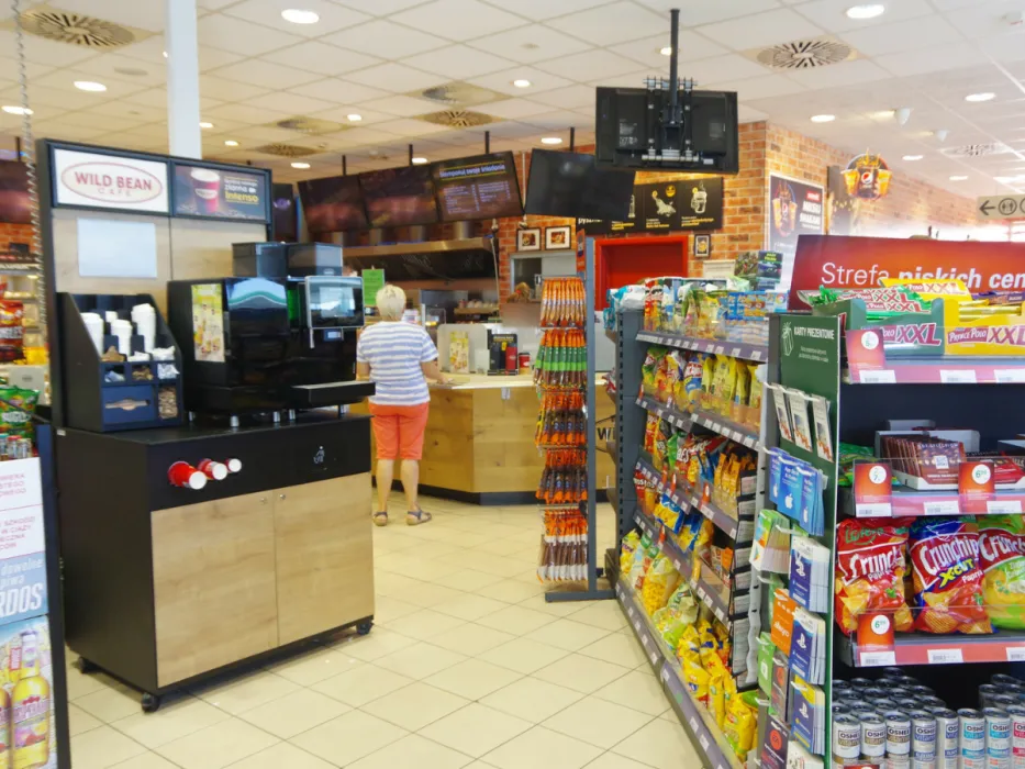 Ile zarabia pracownik stacji paliw? Zaskakujące różnice w wynagrodzeniach