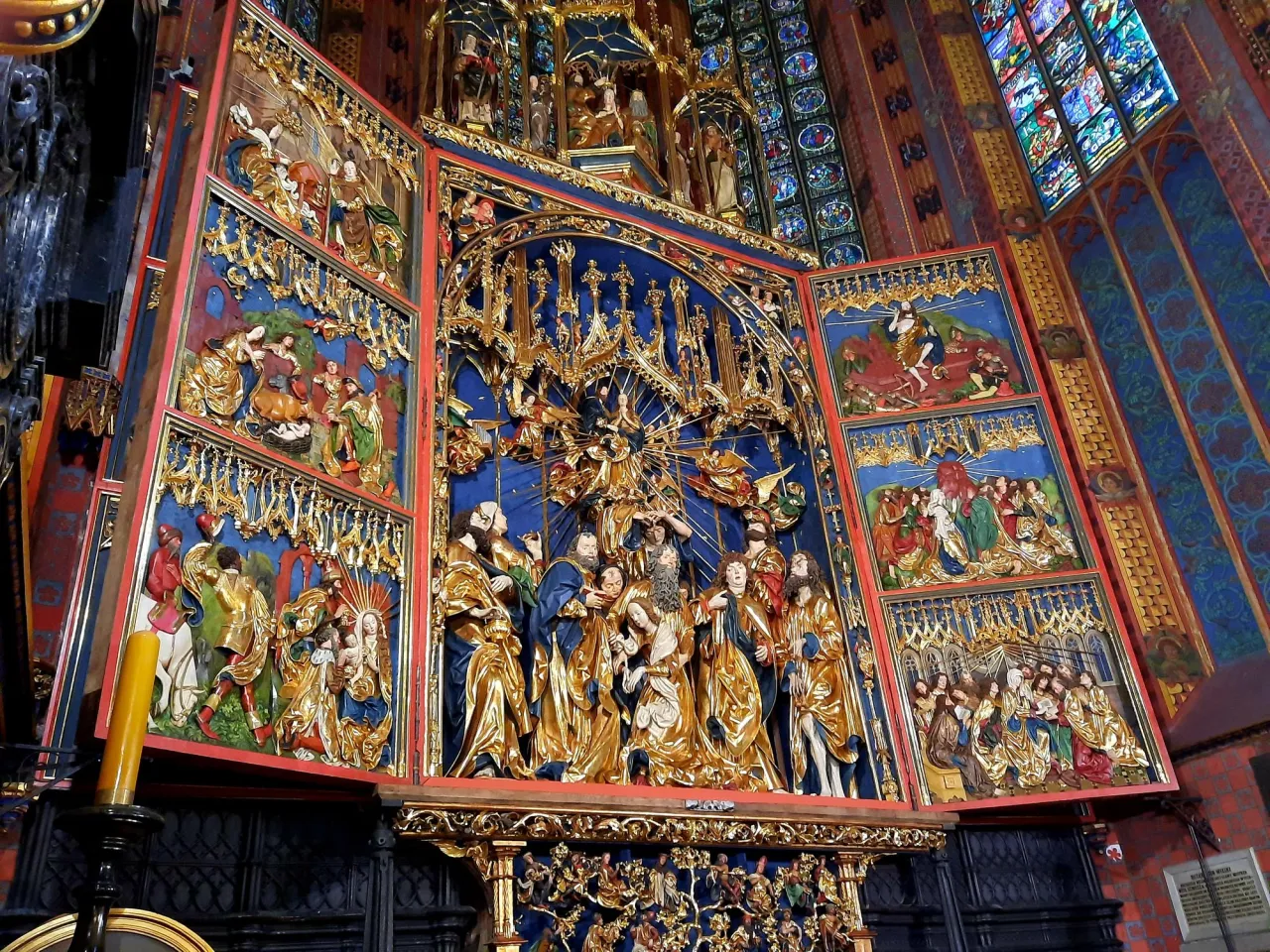 Co przedstawia ołtarz Wita Stwosza i dlaczego jest tak ważny? Co przedstawia ołtarz Wita Stwosza i dlaczego jest tak ważny?