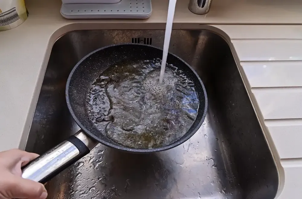 Skuteczne środki i porady na problemy z rozpuszczaniem tłuszczu w rurach