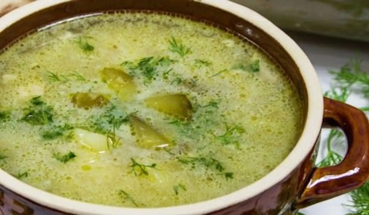 Jakie zioła do zupy ogórkowej? Odkryj najlepsze smaki i aromaty