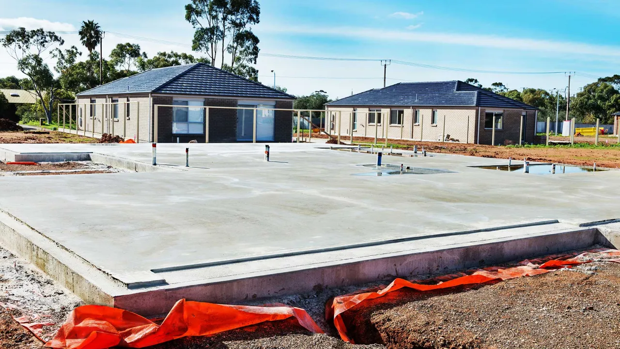 Koszt wykopu pod fundamenty: Czynniki wpływające na cenę i porady dla inwestorów