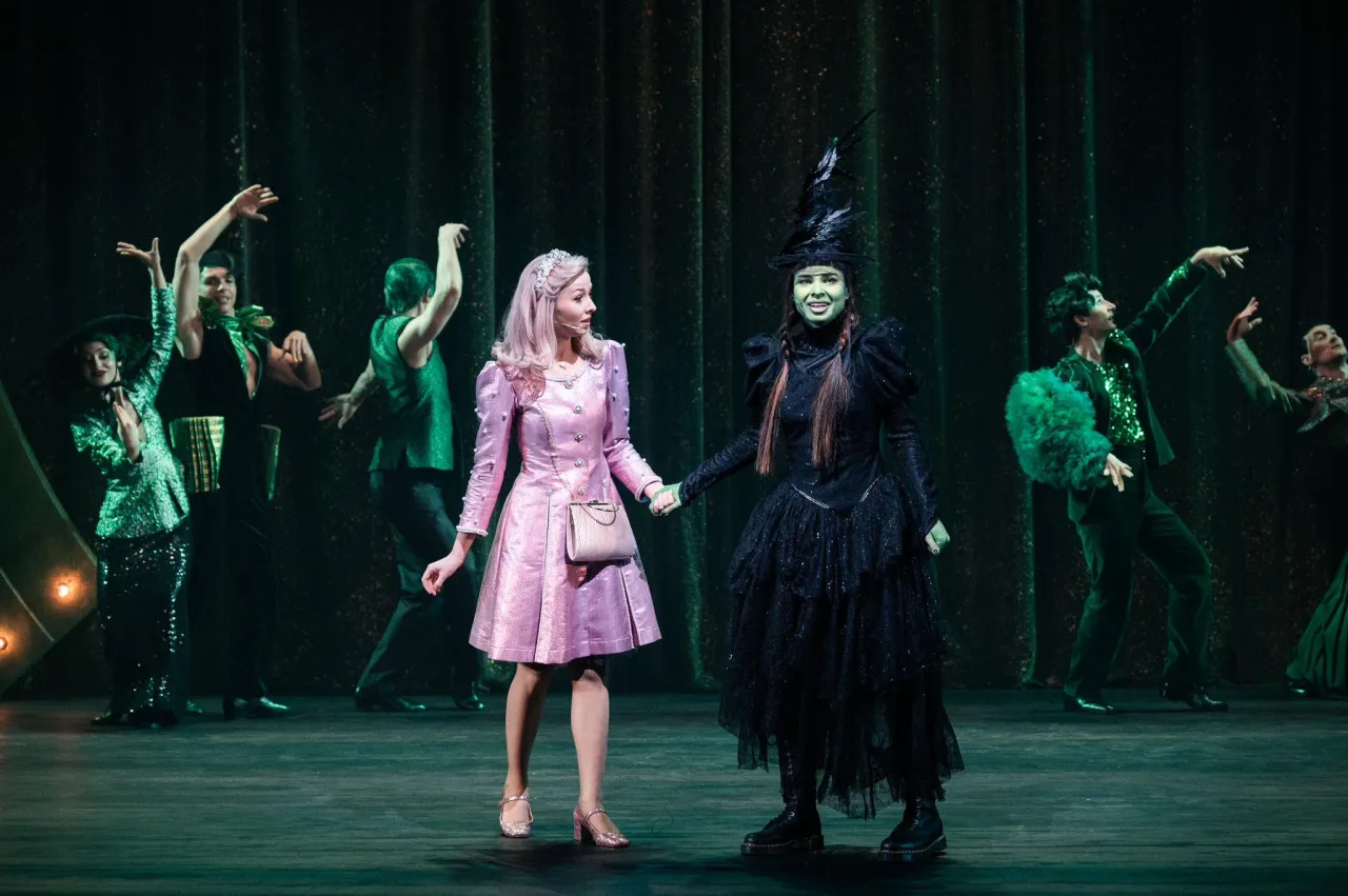 Sylwester w Teatrze Roma: Magia musicalu "Wicked" i niezapomniana noc Sylwester w Teatrze Roma: Magia musicalu "Wicked" i niezapomniana noc