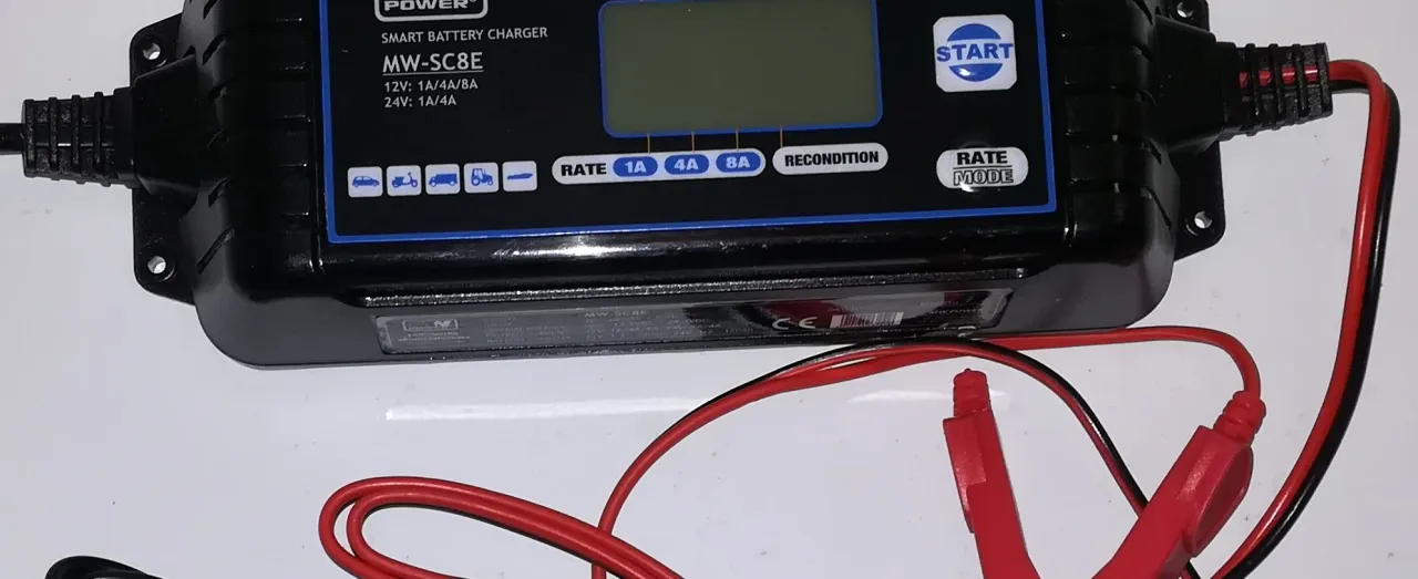 Ładowanie akumulatora żelowego prostownikiem samochodowym? Ekspert radzi!