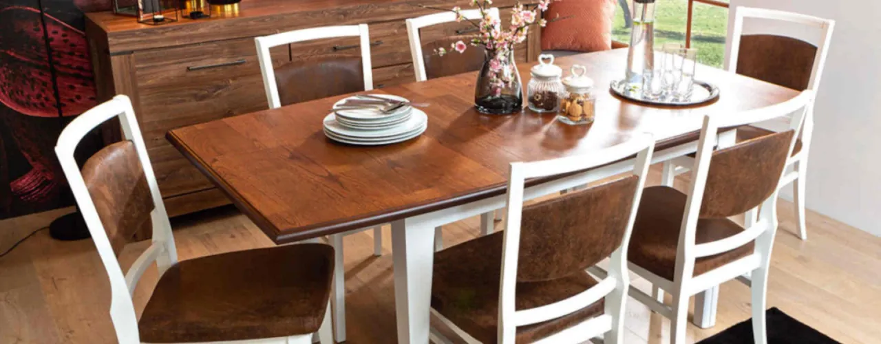 Jak obić krzesło materiałem i odnowić jego wygląd w prosty sposób