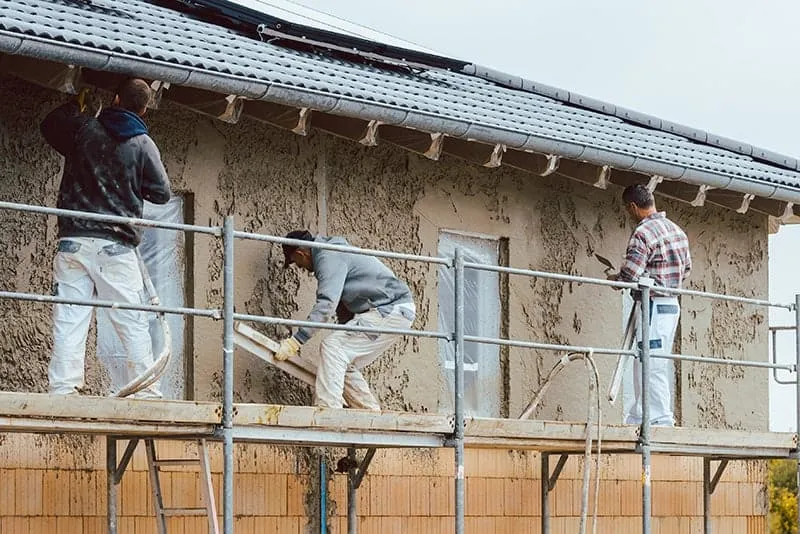 Jak położyć tynk dekoracyjny - uniknij najczęstszych błędów i uzyskaj efekt