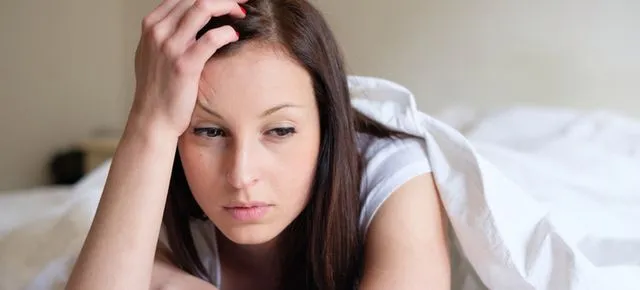 Napięcie przedmiesiączkowe objawy – poznaj, jak je rozpoznać i łagodzić