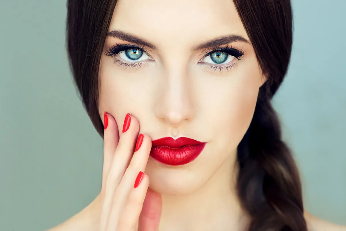 Jak dobrać czerwoną szminkę, aby uniknąć makijażowych błędów?