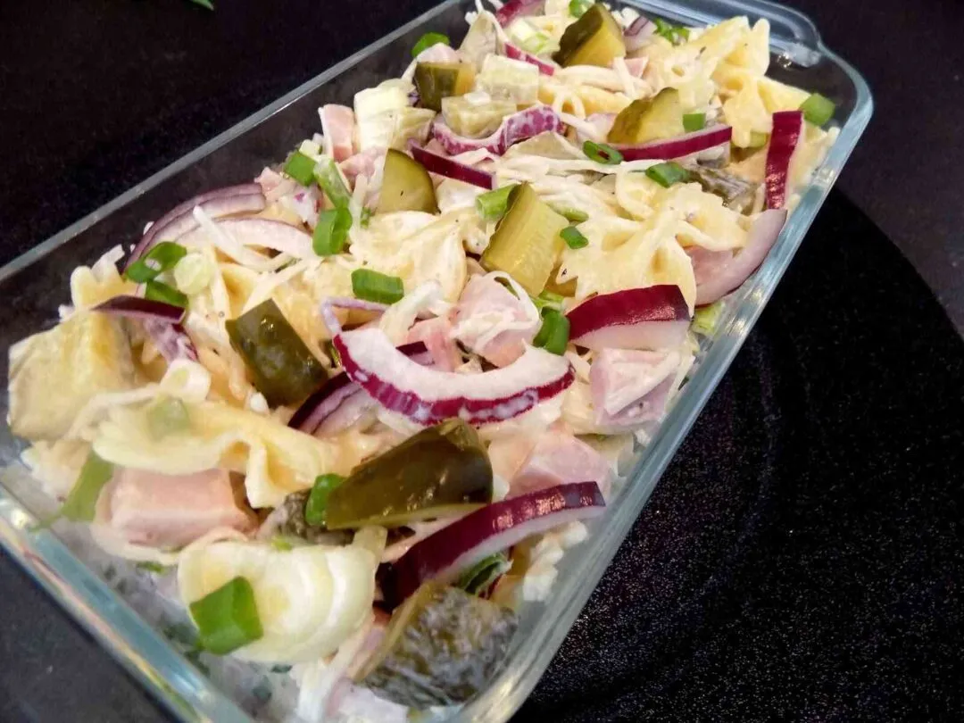 Jak zrobić sałatkę z makaronem w 15 minut – prosta i smaczna receptura