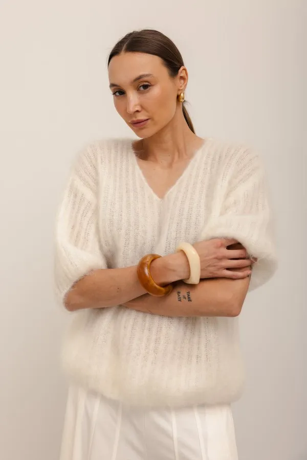 Sweter damski – niezastąpiony element stylowej garderoby