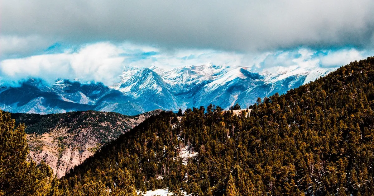 Czy w Hiszpanii pada śnieg? Odkryj najlepsze miejsca na zimę