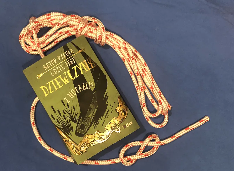 Gdzie jest dziewczyna z nutami? Odkryj tajemnice powieści Artura Pacuły