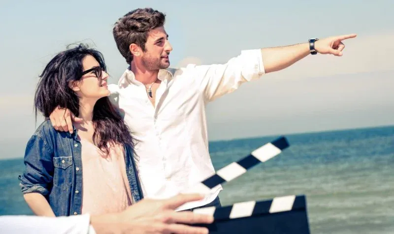 Zarobki statysty w filmie: realne stawki i wysokość wynagrodzenia dziś