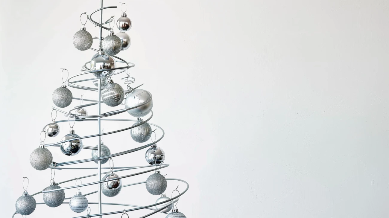 Choinka stelaż z drutu: Pomysły na nietypowe choinki DIY